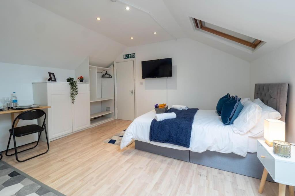 S6 Cozy In Kilburn With Kitchen Zone 2