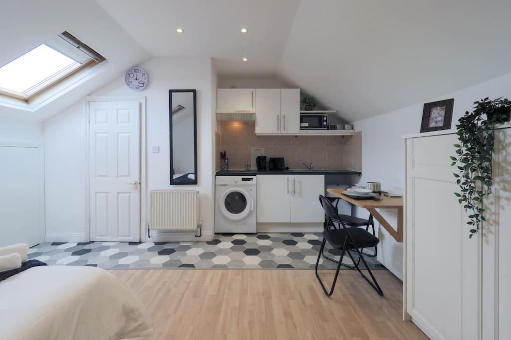 S6 Cozy In Kilburn With Kitchen Zone 2 Appartamento *